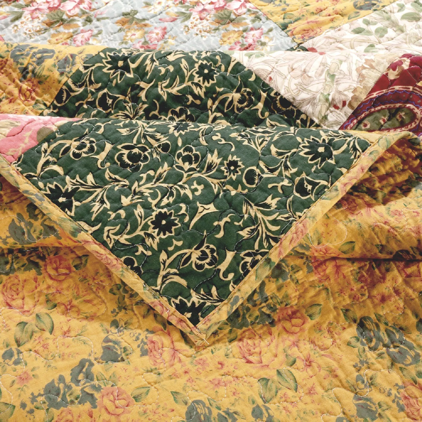 Antique Chic Quilt And Pillow Sham Set