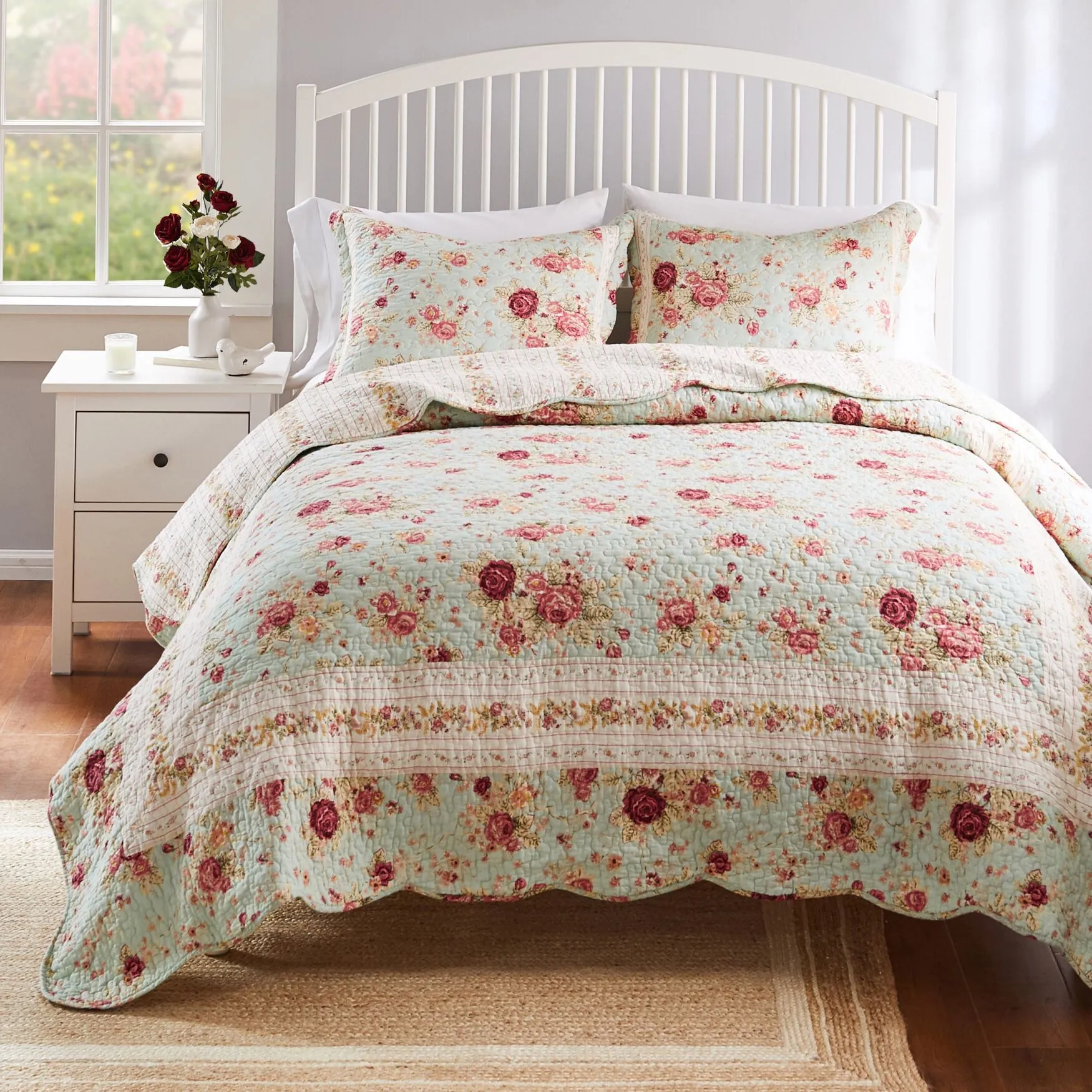 Antique Rose Quilt And Pillow Sham Set