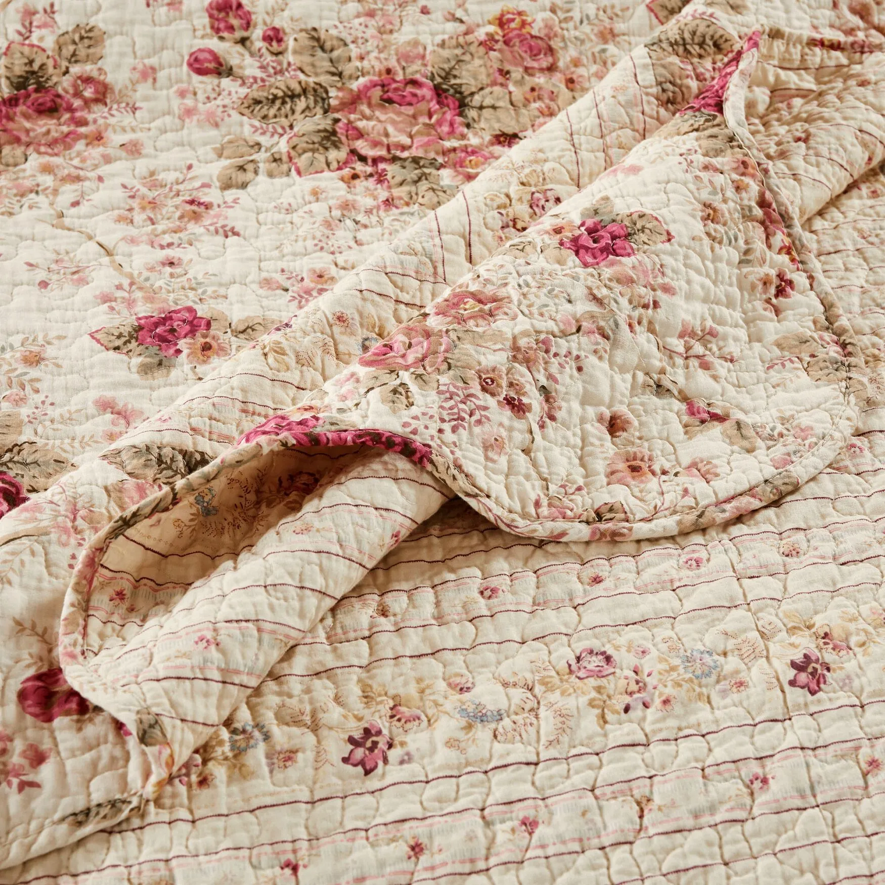 Antique Rose Quilt And Pillow Sham Set