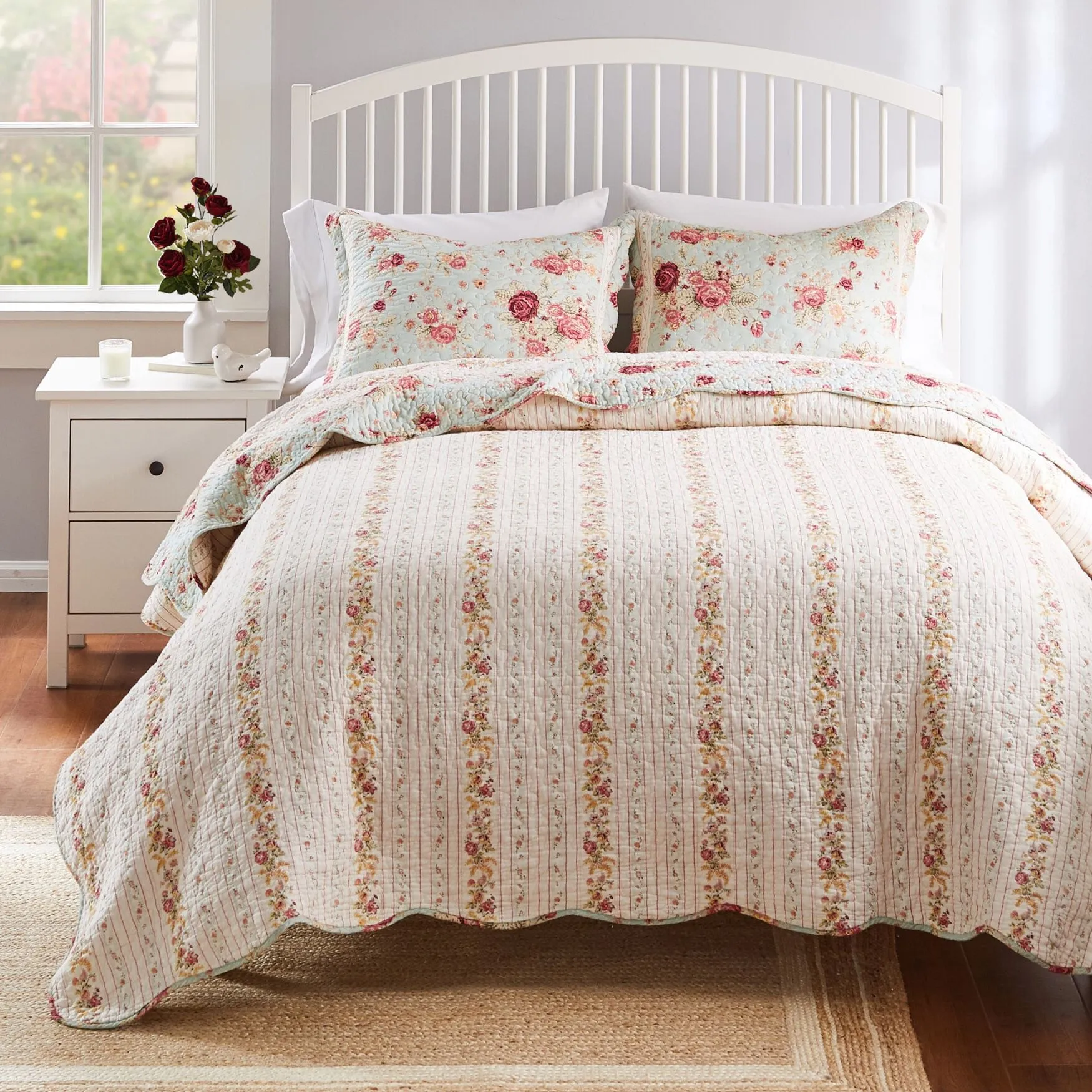 Antique Rose Quilt And Pillow Sham Set