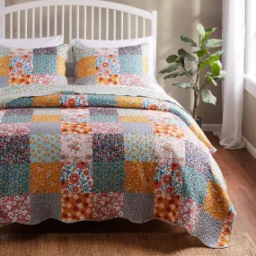 Carlie Calico Quilt Set