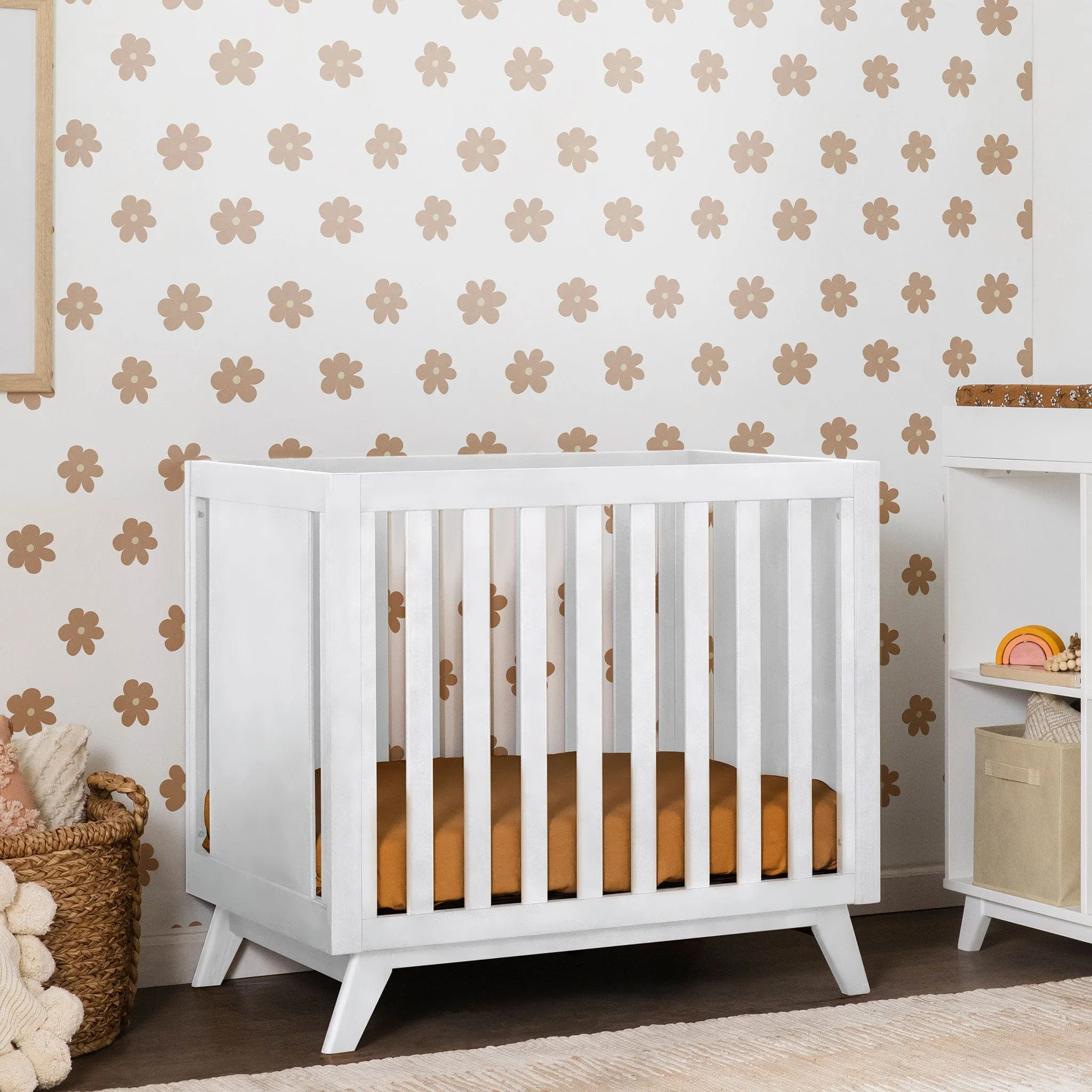 DaVinci Otto 3-in-1 Convertible Mini Crib with 4" Mattress - White  - Clement