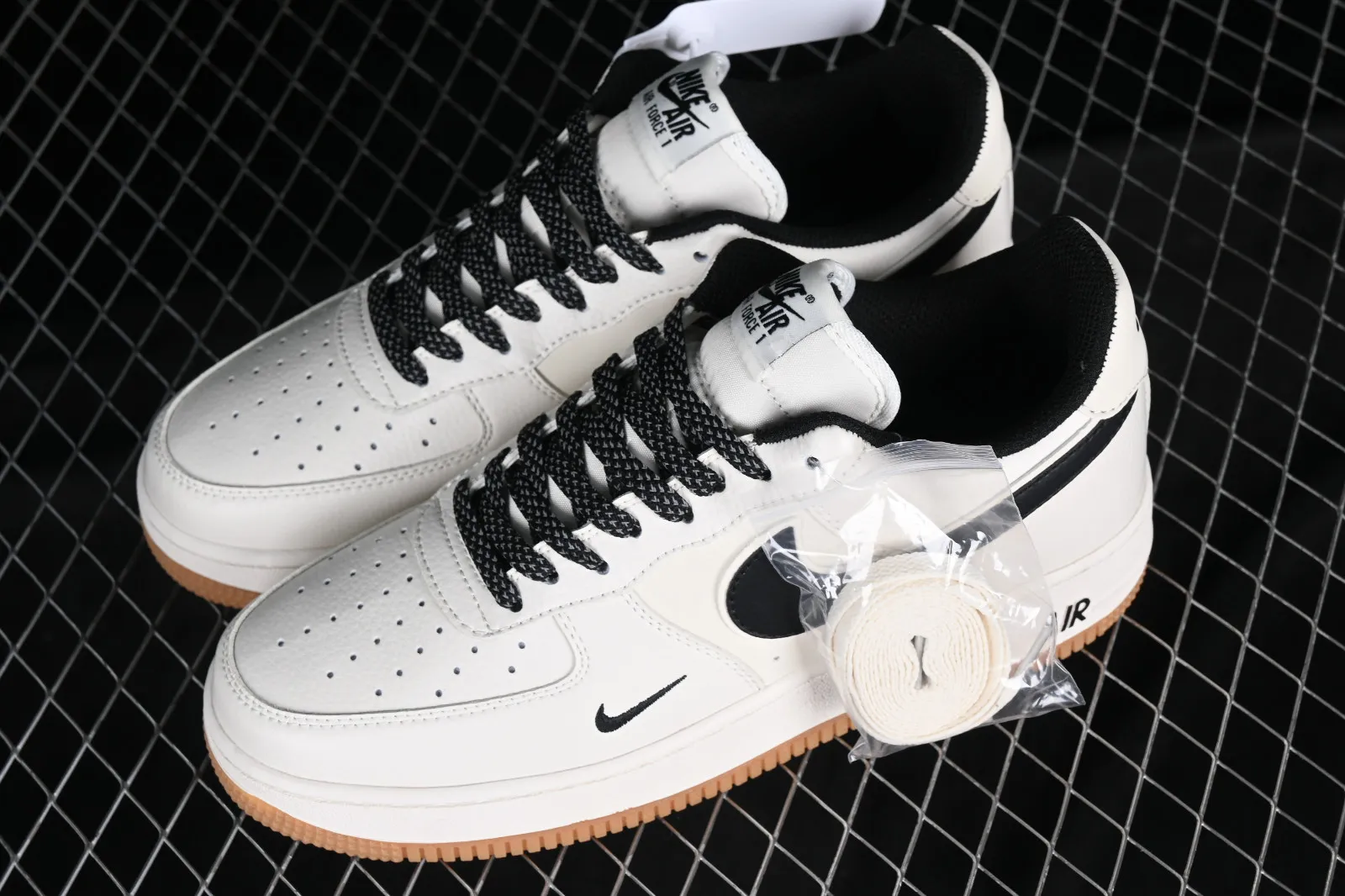 Nike Air Force 1 07 Low Off-White Black HD1689-101