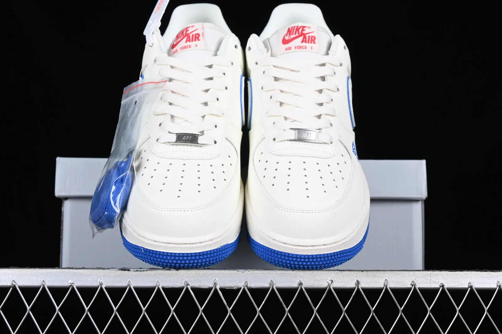 Nike Air Force 1 07 Low White Blue Red BS9055-717