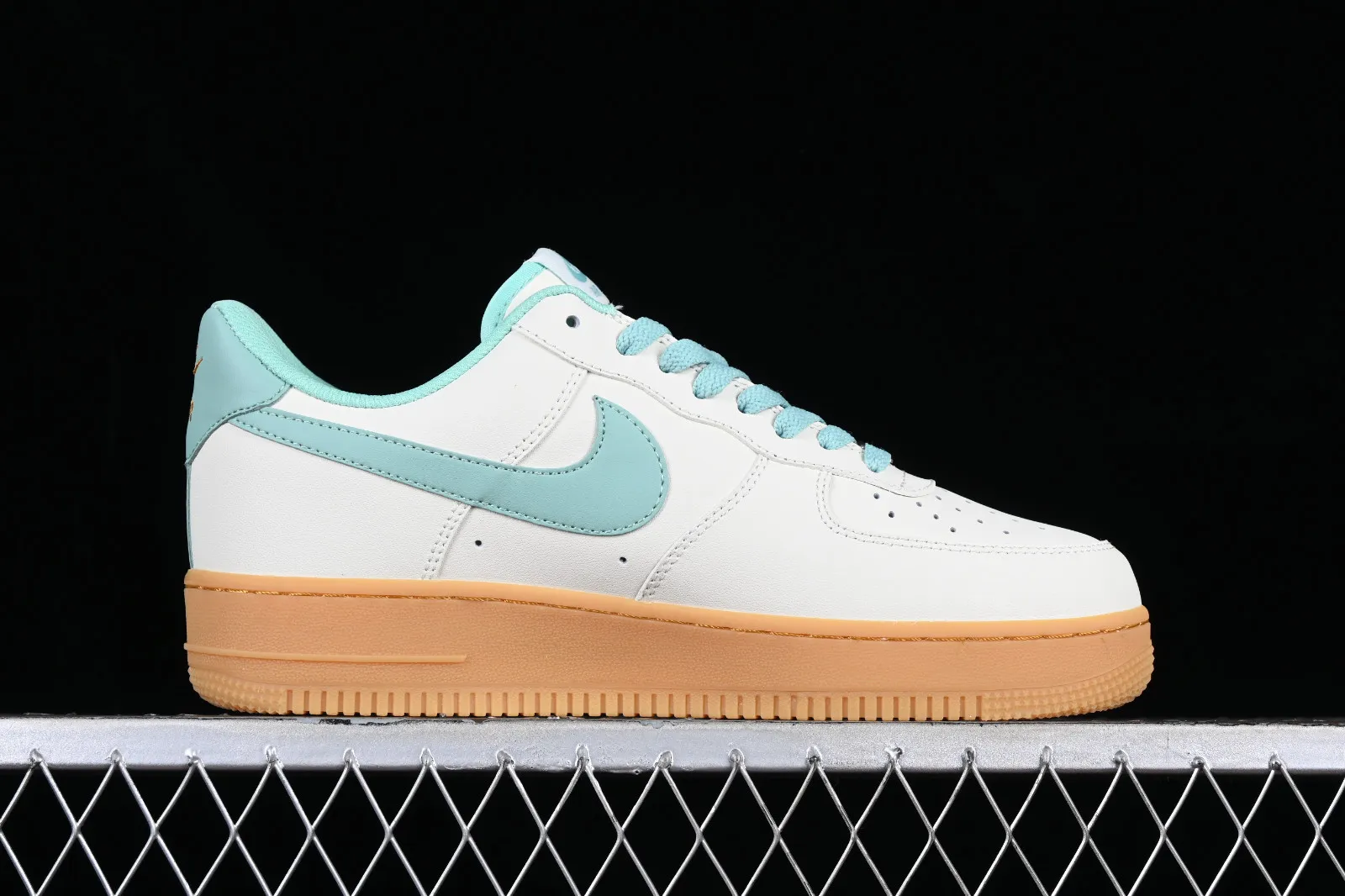 Nike Air Force 1 07 Low White Light Green Gold XC2351-055