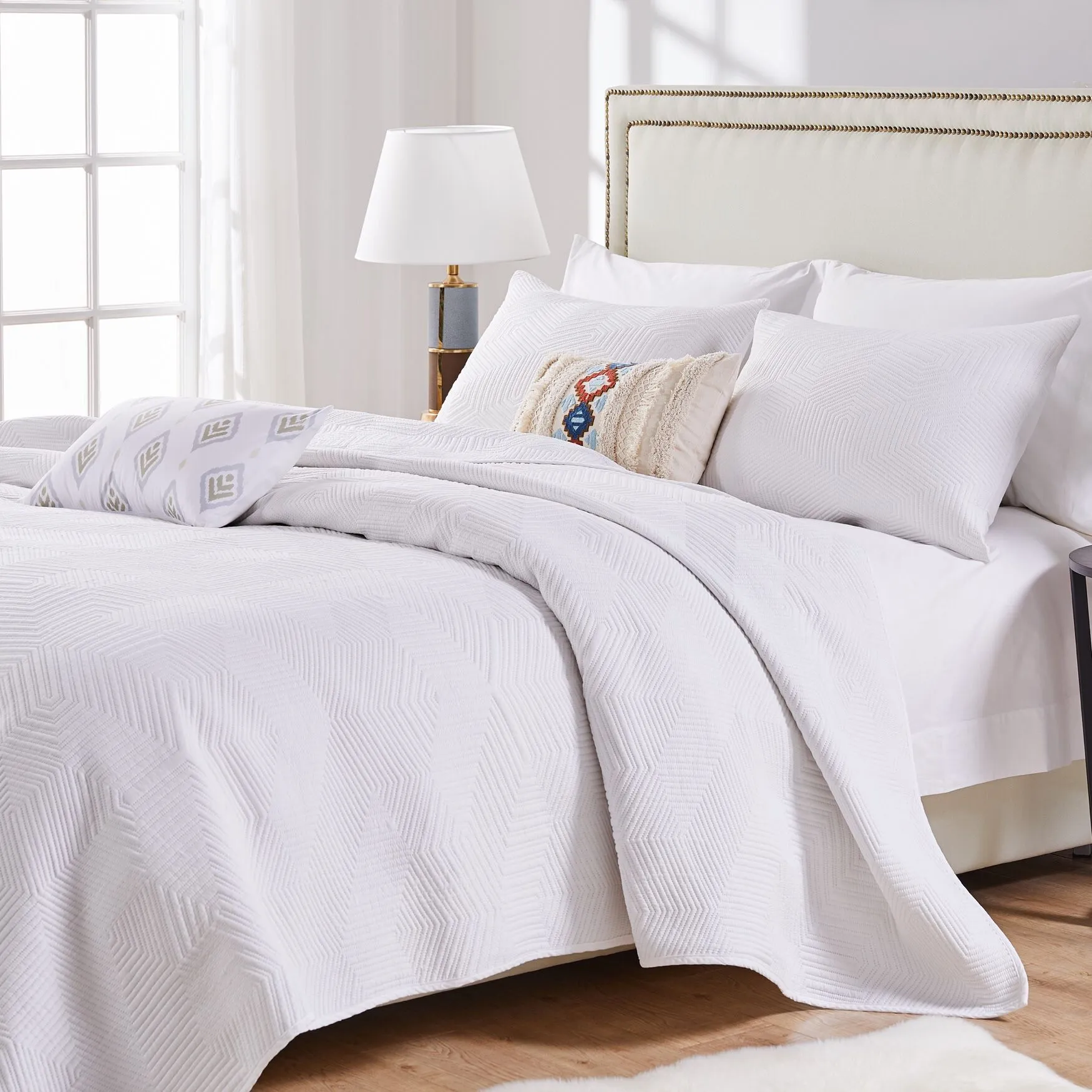 Parker White Quilt and Pillow Sham Set