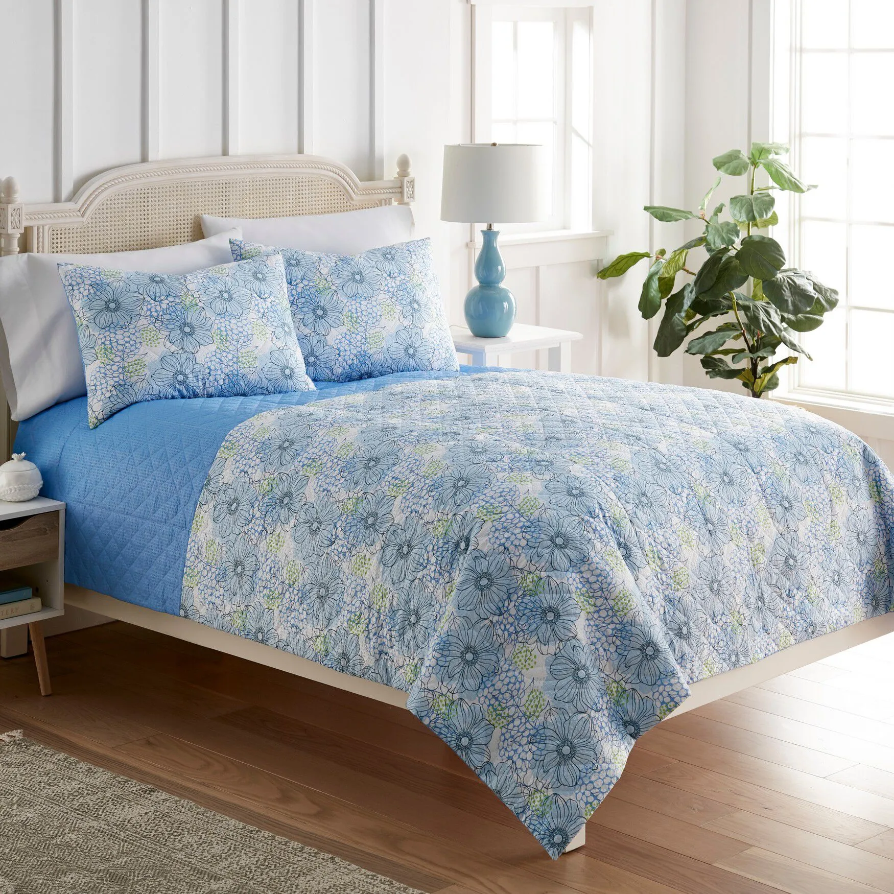 Seersucker Floral Design 6-in-1 Quilt Set