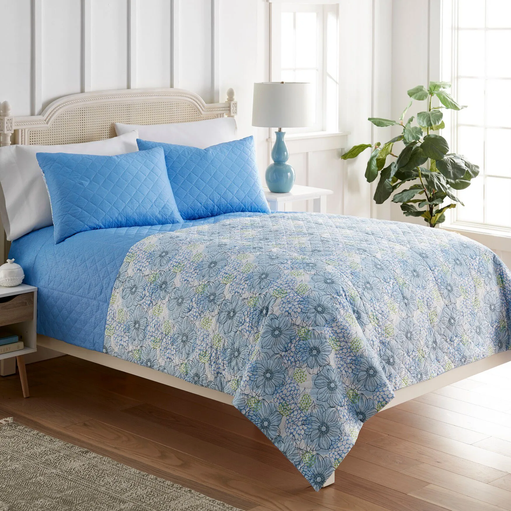 Seersucker Floral Design 6-in-1 Quilt Set