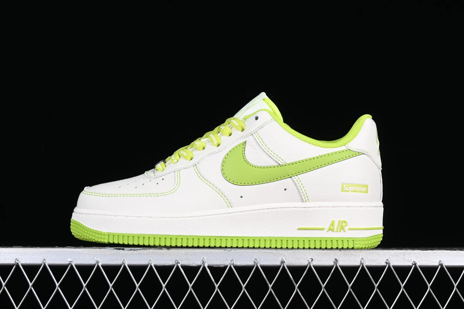 Supreme x Nike Air Force 1 07 Low Beige Apple Green SU0220-008