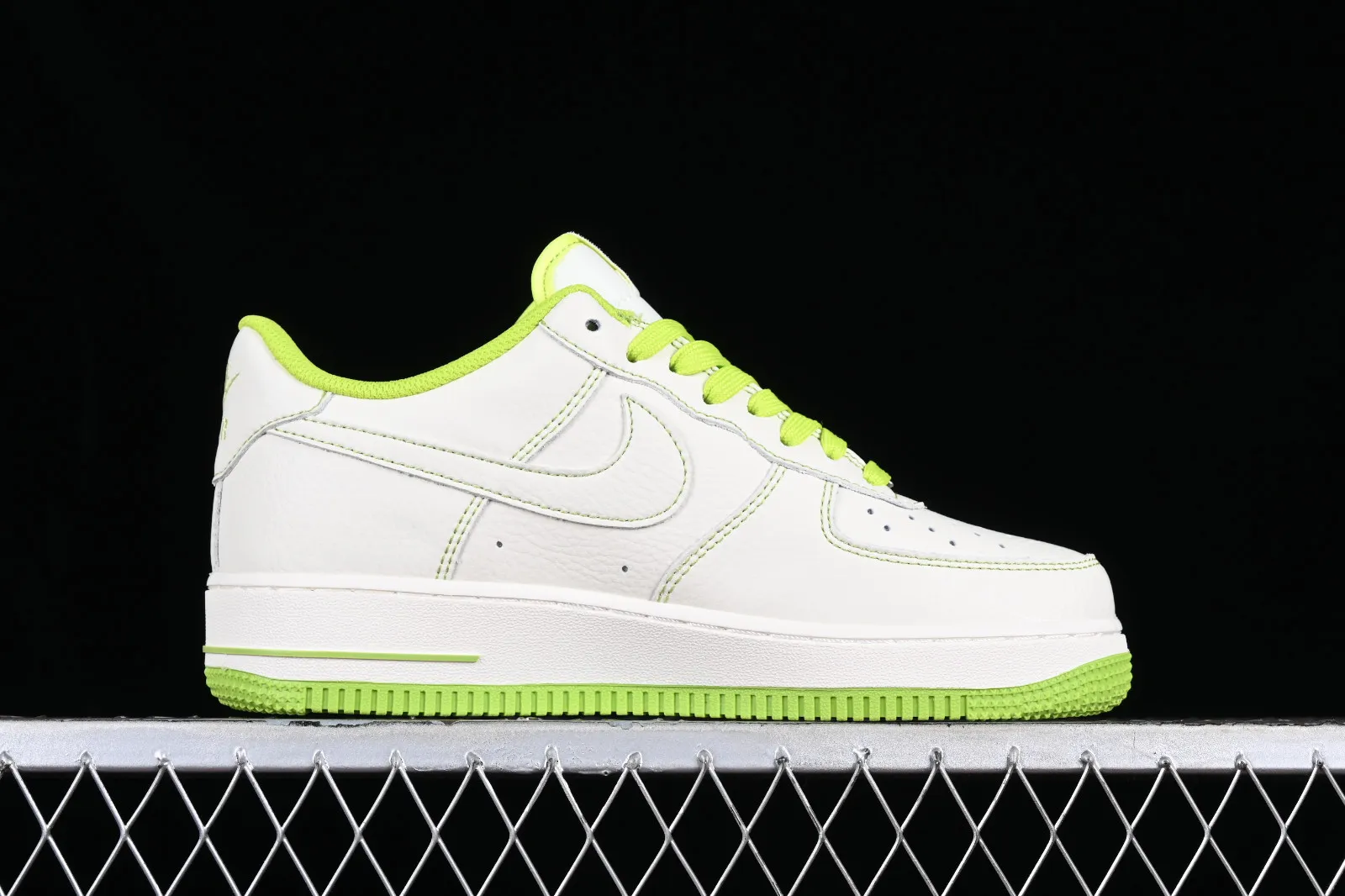 Undefeated x Nike Air Force 1 07 Low Rice White Green UN1988-888