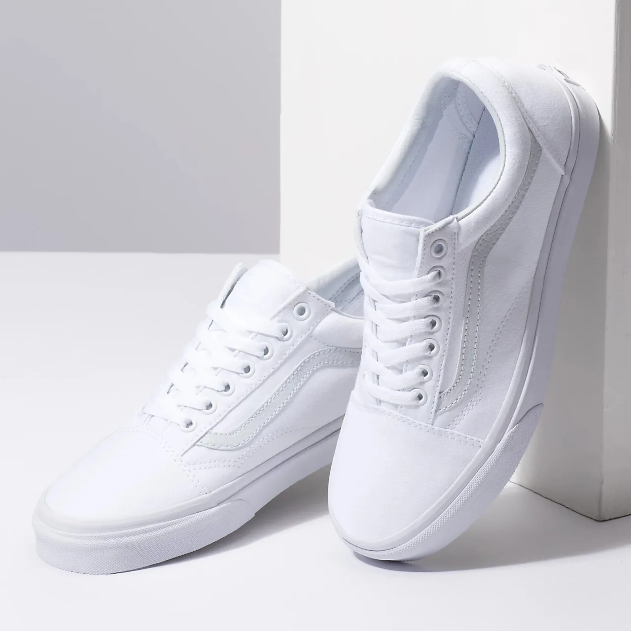 Vans Old Skool Shoe - True White